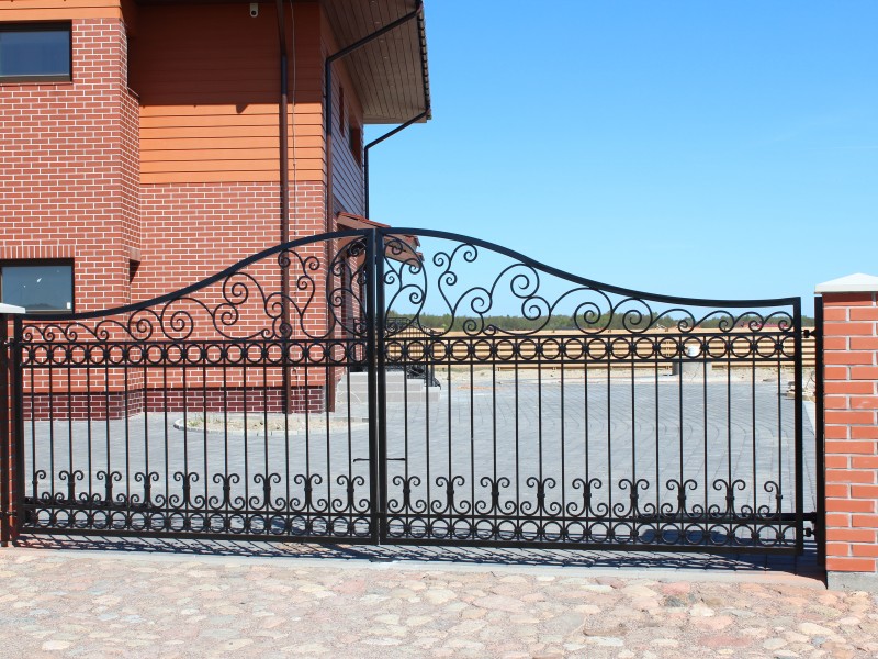 Dvipusiai rudi simetriski vartai Midama