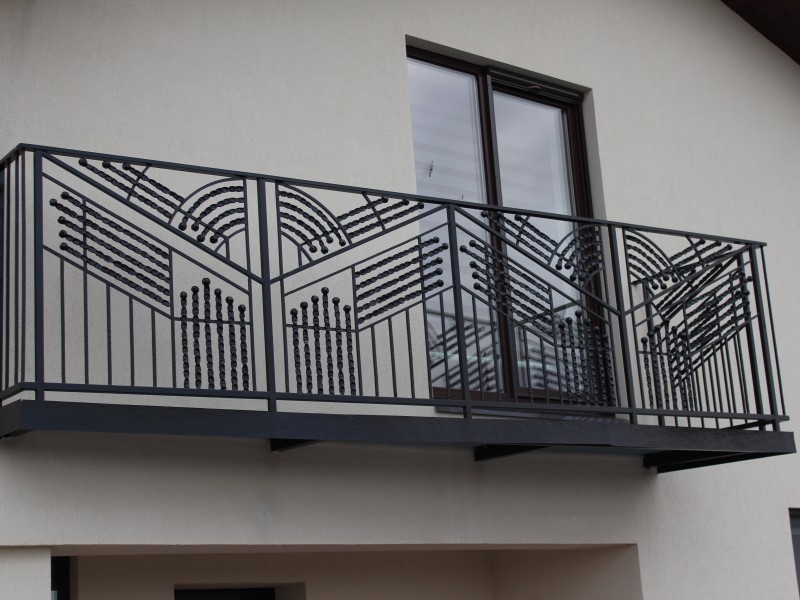 Balkono apssauginiai tureklai su sukto metalo akcentais